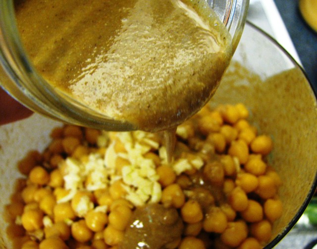 Roasted Red Pepper Hummus - YUM! (5)