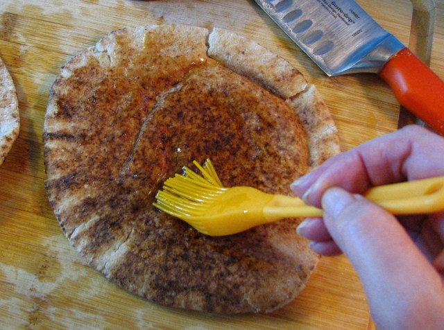 Roasted Red Pepper Hummus - YUM! (9)