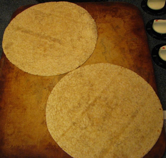 Vegan Hummus Pizza and Ginger Ale (1)